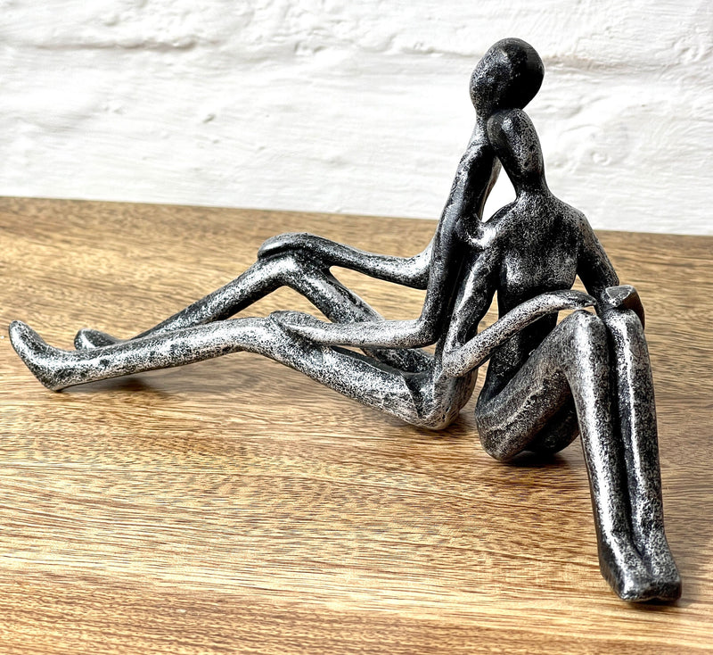 Exclusive Skulptur Dream Träumendes Liebes Paar aus Eisen silberfarben antik finish mit Spruchanhänger Liebe macht träume wahr