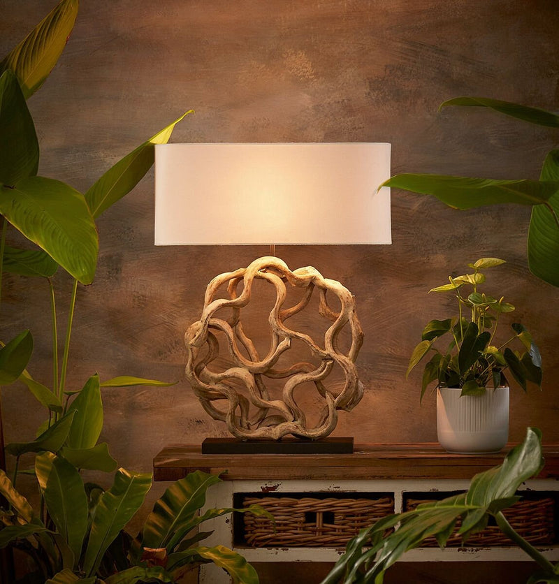 Handgefertigte "Circle of Roots" Lampe - Ein Kunstwerk aus Licht und Holz von Gilde