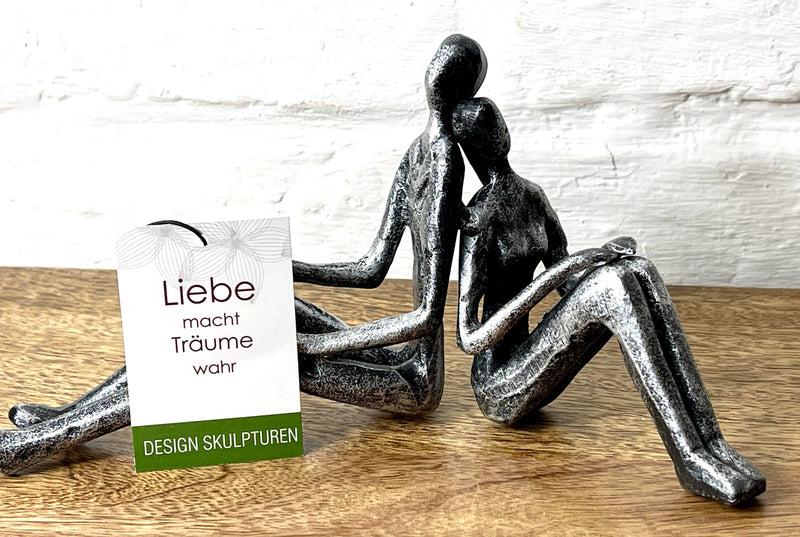 Exclusive Skulptur Dream Träumendes Liebes Paar aus Eisen silberfarben antik finish mit Spruchanhänger Liebe macht träume wahr