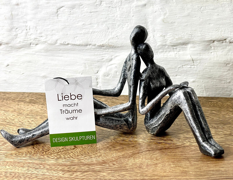 Exclusive Skulptur Dream Träumendes Liebes Paar aus Eisen silberfarben antik finish mit Spruchanhänger Liebe macht träume wahr