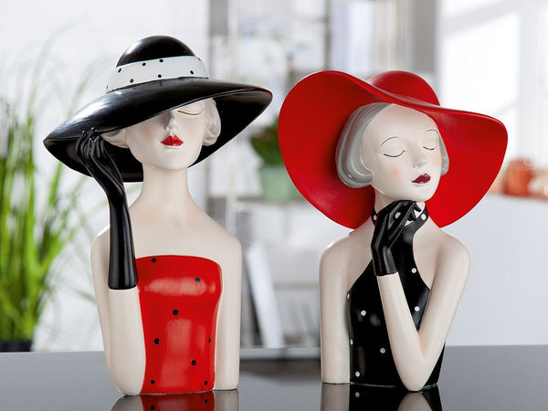 Polyfiguur DAME met rode of zwarte hoed handbeschilderd