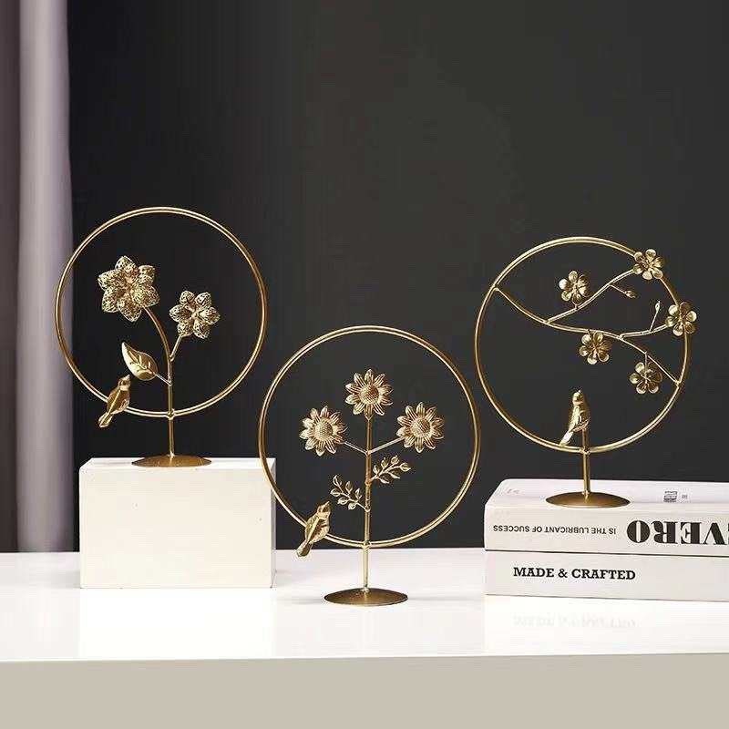 MF Megafuchs Metalldeko "SUNLOVE" Vogel Blumen Pflanze Skulptur Deko in goldfarben Ornament Dekoration