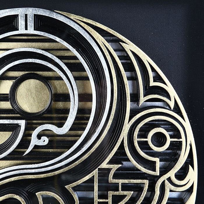 Schitterend wandobject "Dao" van hout en glas met 3D Yin-Yang object, handgemaakt door Gilde