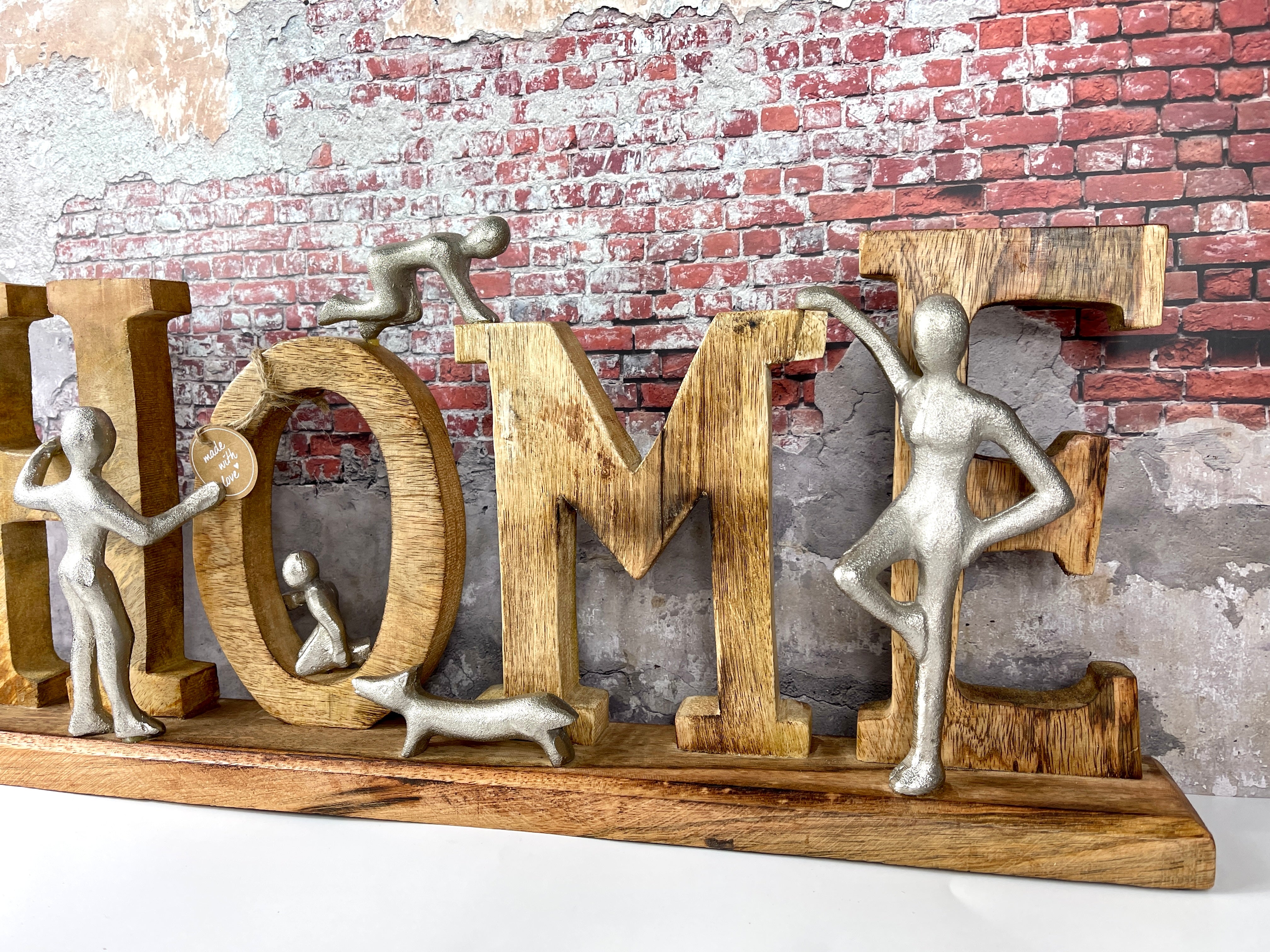 Houten letters HOME Familie van mangohout in natuurlijke kleuren Figuren van aluminium